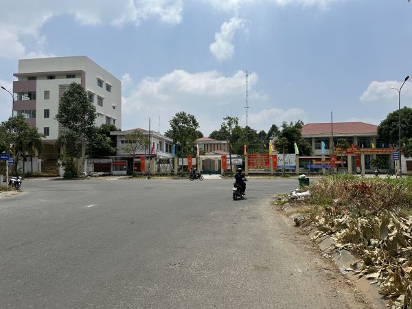 Bán 3 nền góc đường Nguyễn Chánh & Nguyễn Thị Sáu.